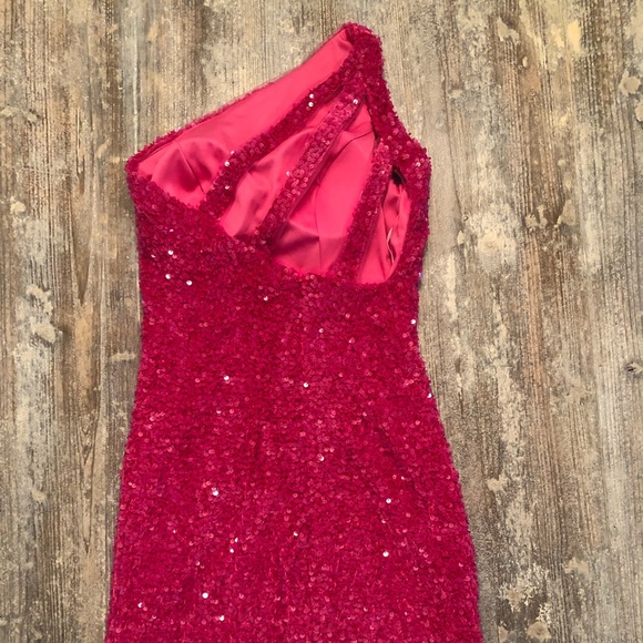 One shoulder pink sequin dress NEVER WORN - Picture 3 of 6